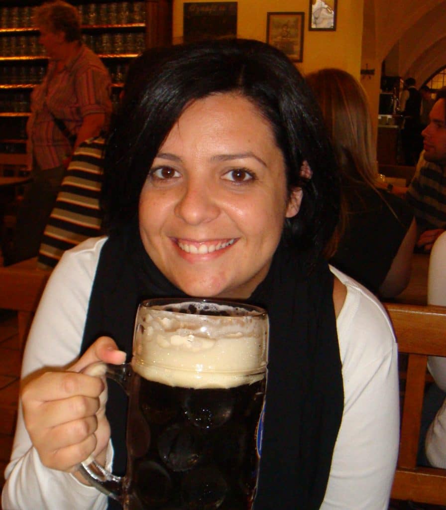 Arantxa con una cerveza en Munich